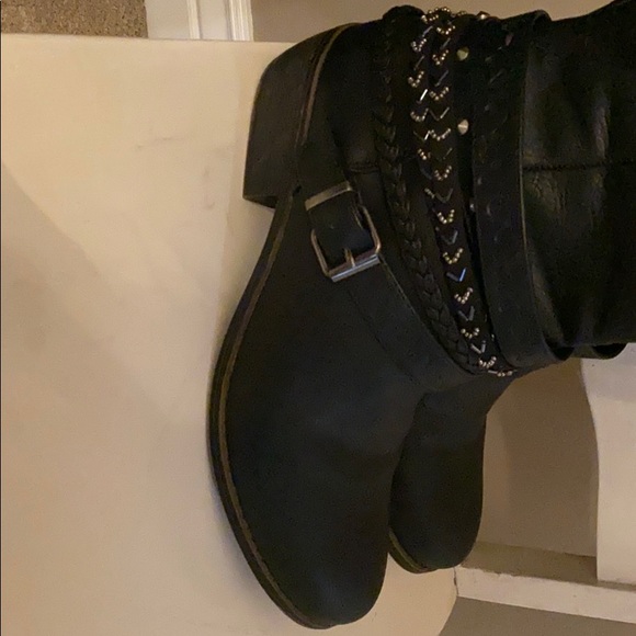 Boots - Picture 5 of 6